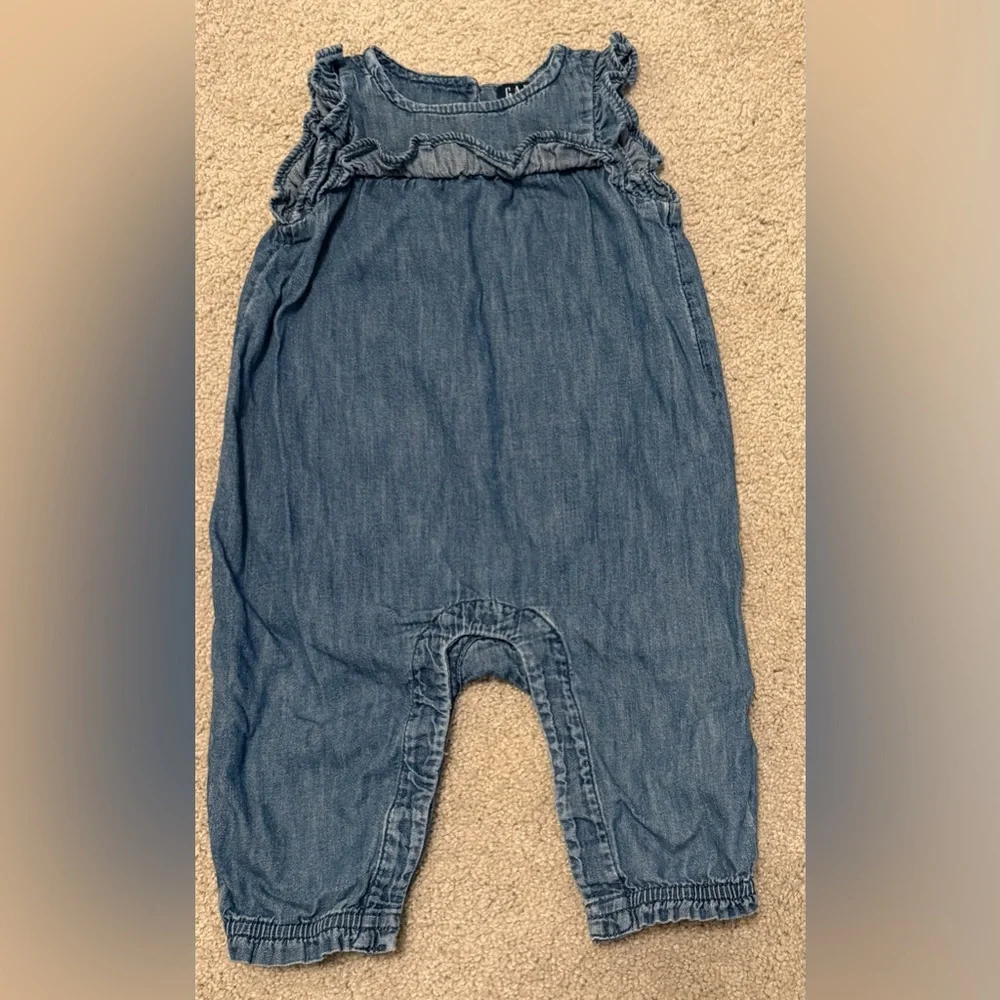 GAP Denim Infant Girl 3-6M Baby Blue Chambray Denim a romper with Ruffle